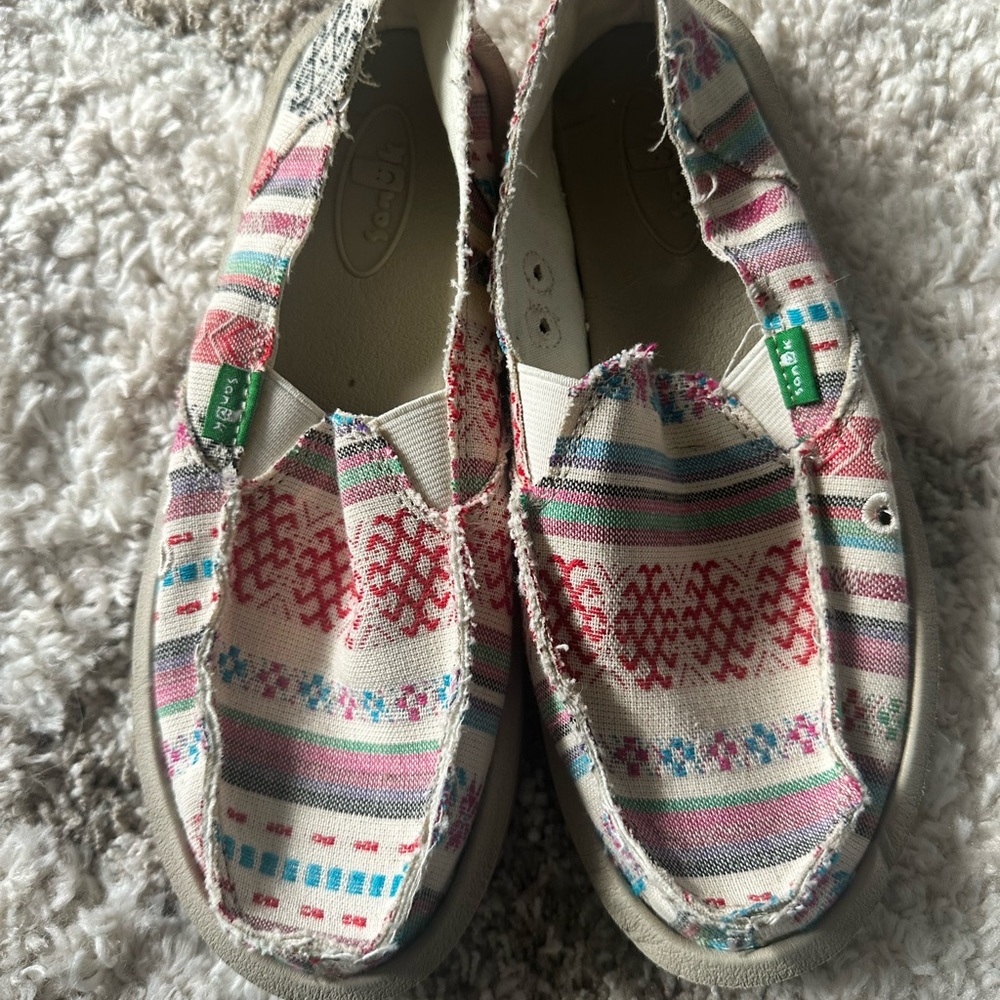 Sanuk Aztec Slip-On Shoes Women’s size 6 worn once like new
